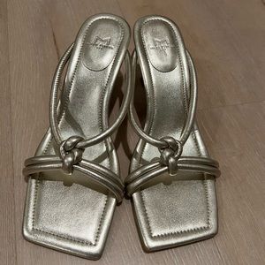 New ✨Marc Fisher Gold Sandals